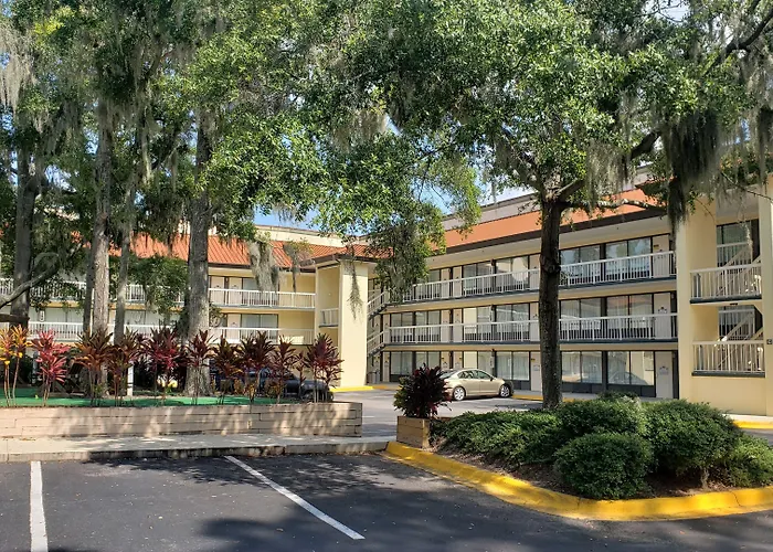Simple Rewards Inn