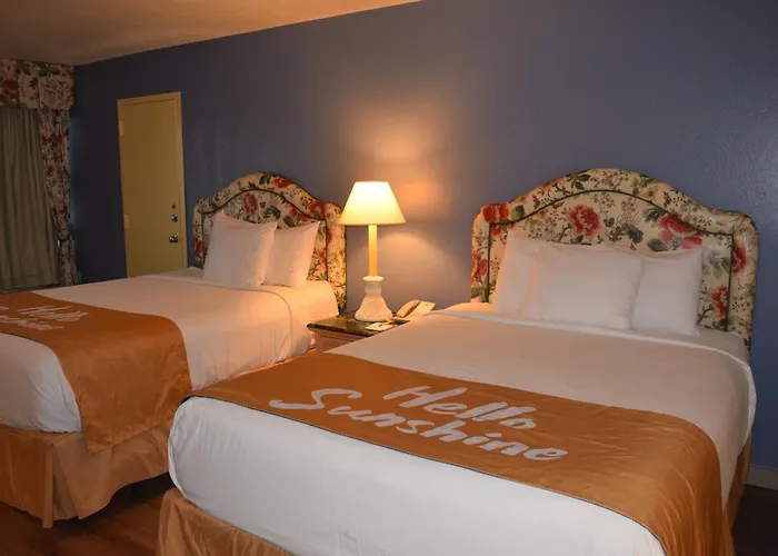 Days Inn By Wyndham Panama City Beach Beachfront Resort