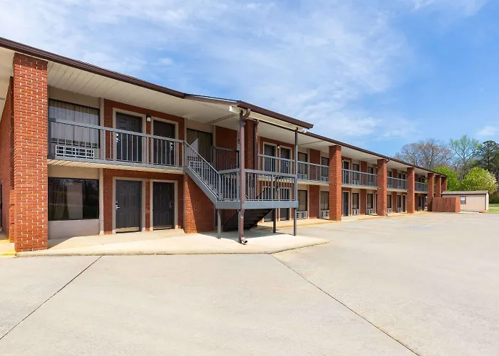 Days Inn By Wyndham Childersburg