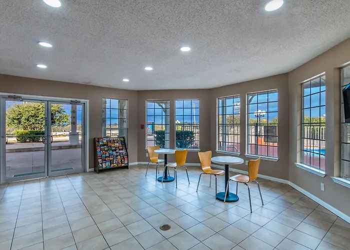 Motel 6-Waxahachie, Tx