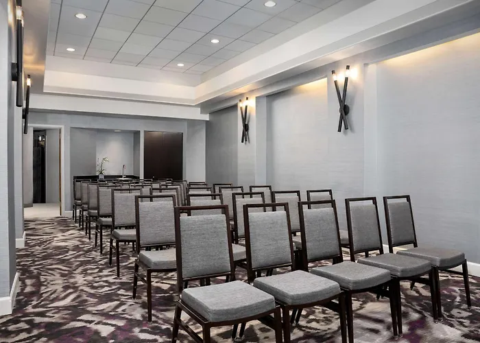 Embassy Suites By Hilton Crystal City National Airport