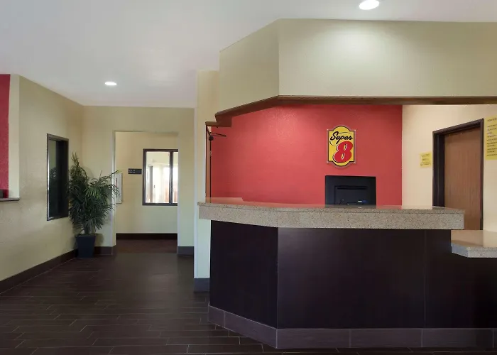 Super 8 By Wyndham Lees Summit