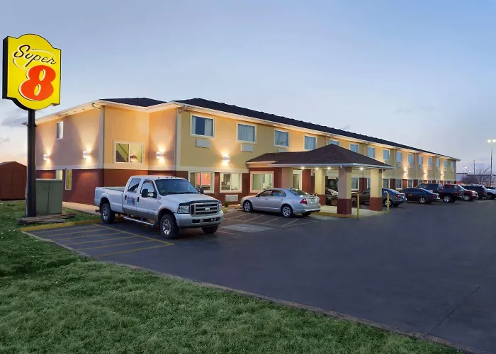 Super 8 By Wyndham Lees Summit
