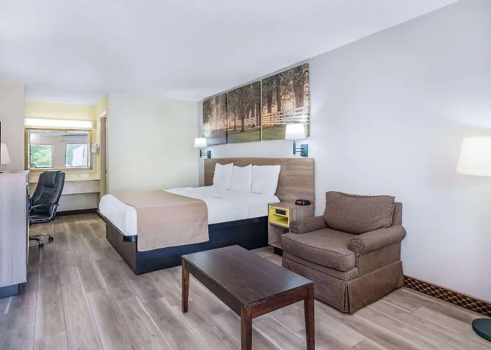 Days Inn By Wyndham Macon I-475