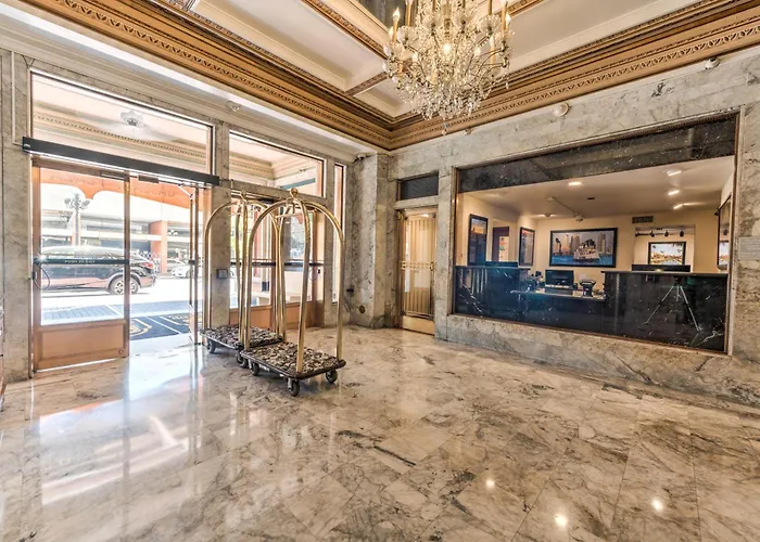 Gaslamp Plaza Suites