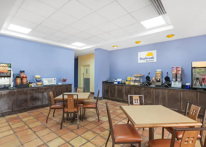 Days Inn By Wyndham Uvalde