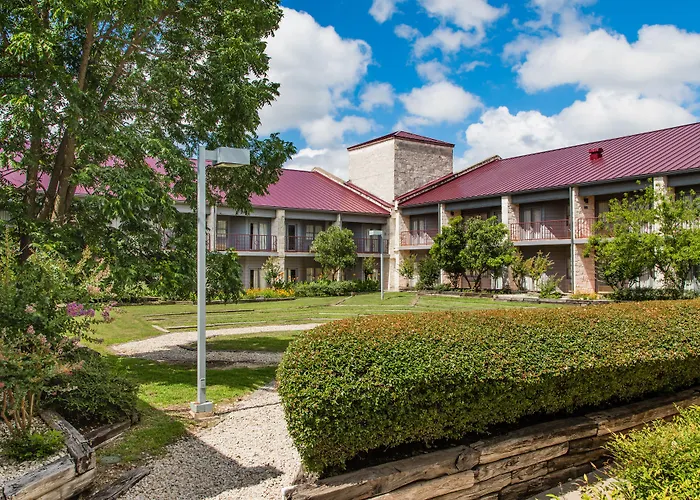 Y O Ranch Hotel And Conference Center