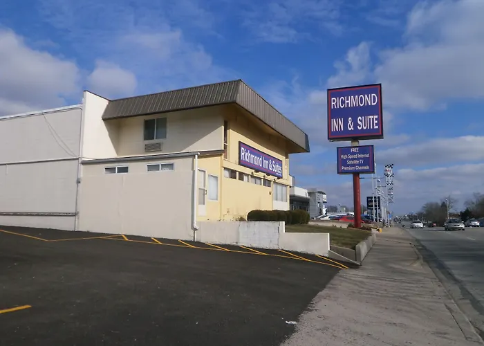 Richmond Inn & Suites Near Dayton I-70