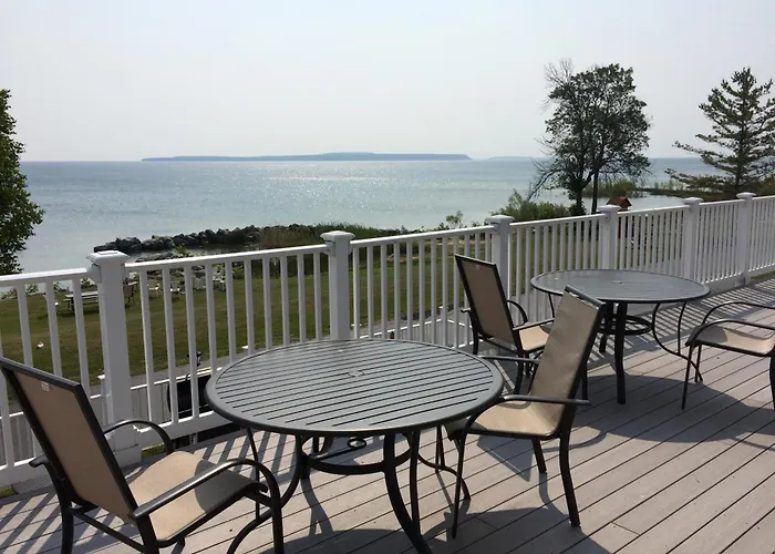 Baymont By Wyndham St. Ignace Lakefront