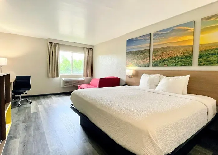 Days Inn By Wyndham Columbus In