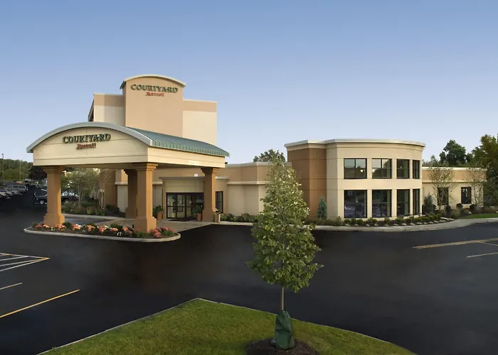 Courtyard By Marriott Canton