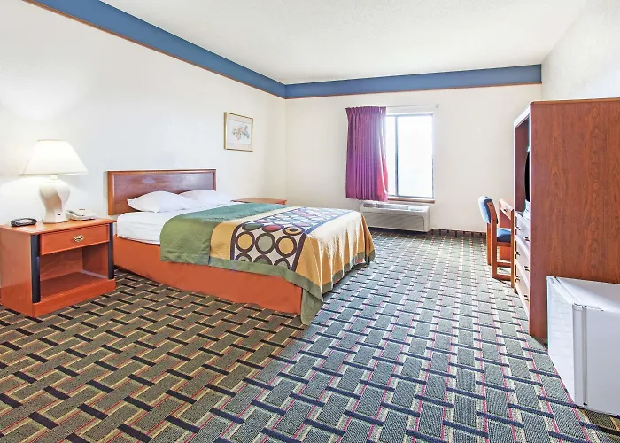 Super 8 By Wyndham Atchison