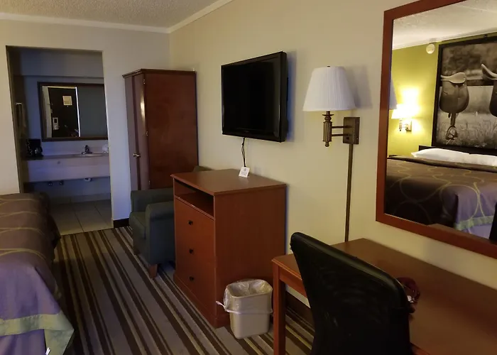 Super 8 By Wyndham Longview/North