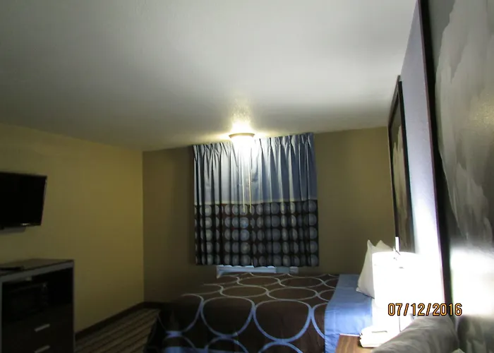Super 8 By Wyndham Kingsville