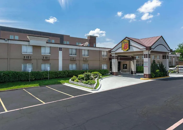 Super 8 By Wyndham Grand Prairie North