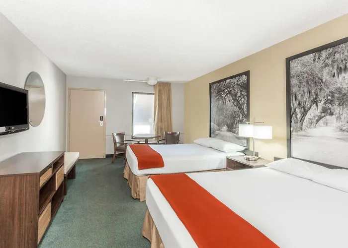 Super 8 By Wyndham Adel Ga I-75