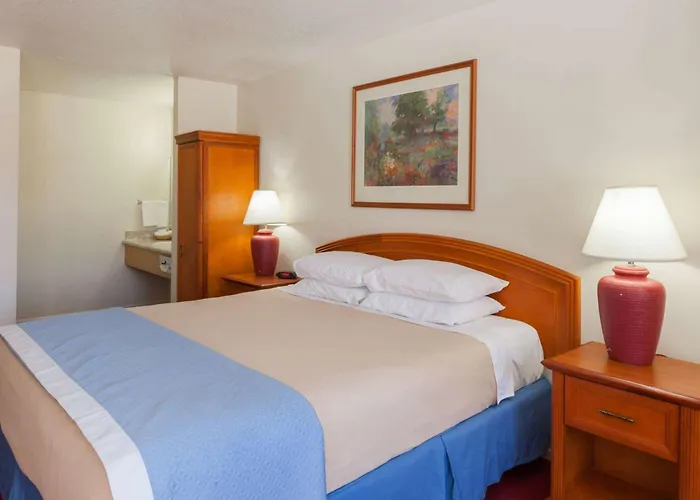 Days Inn By Wyndham Castaic Six Flags Magic Mountain