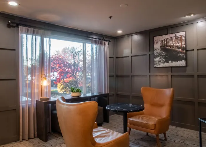 Oxford Suites Chico