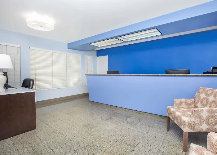 Baymont By Wyndham San Diego Downtown