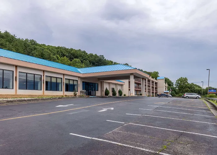 Howard Johnson Hotel & Conference Center By Wyndham Salem