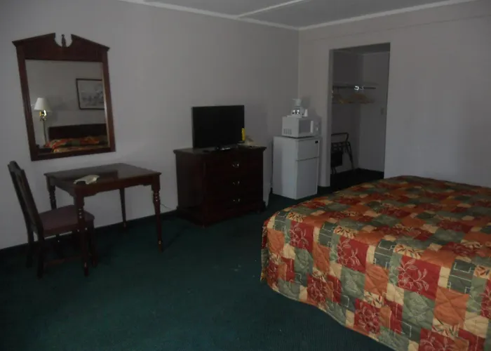Rapids Inn & Suites