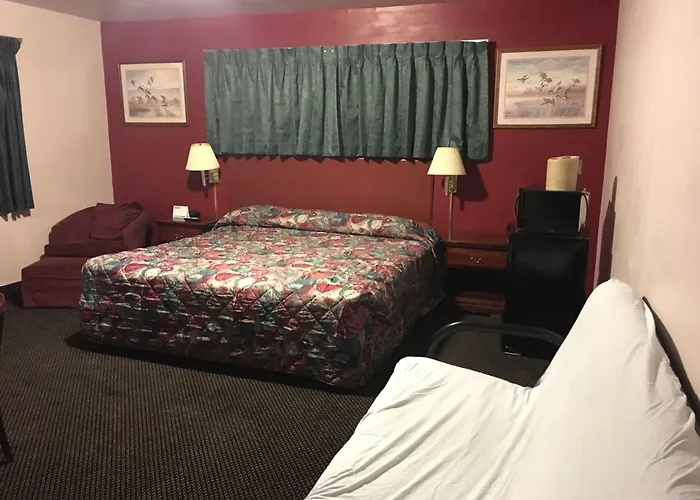 Rapids Inn & Suites