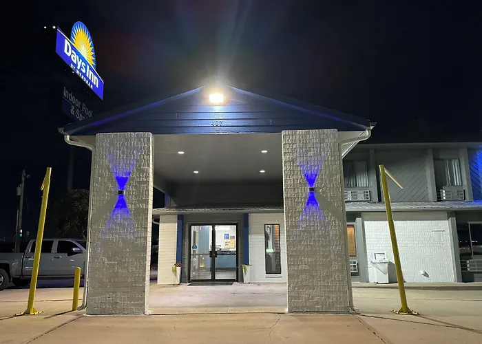 Days Inn By Wyndham Salina I-70