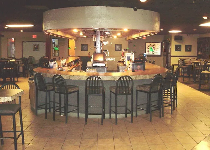 Trade Winds Central Inn