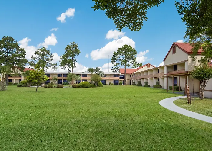 Red Roof Inn & Suites Brunswick I-95