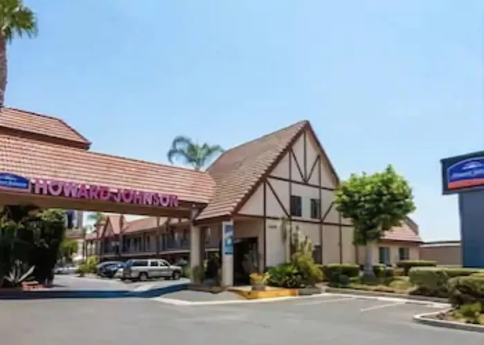 Howard Johnson By Wyndham Norco