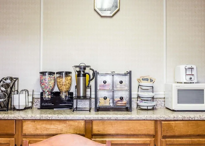 Econo Lodge Inn & Suites Matthews - Charlotte