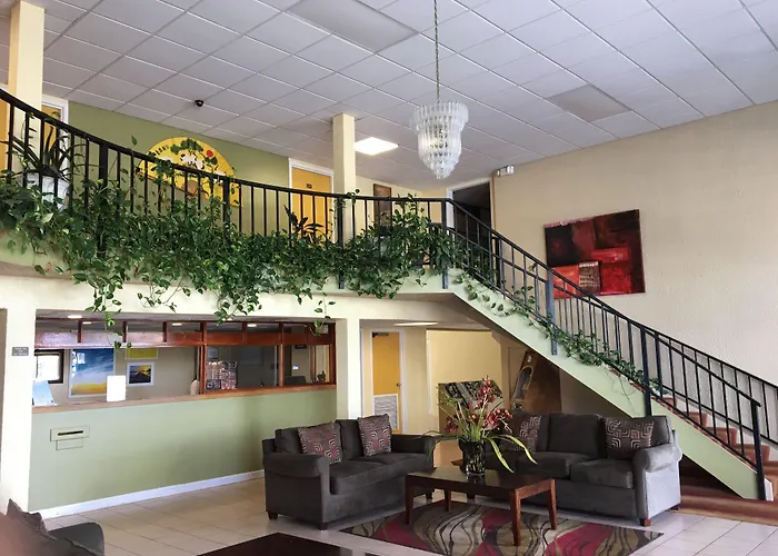 Days Inn & Suites By Wyndham Fort Pierce Midtown