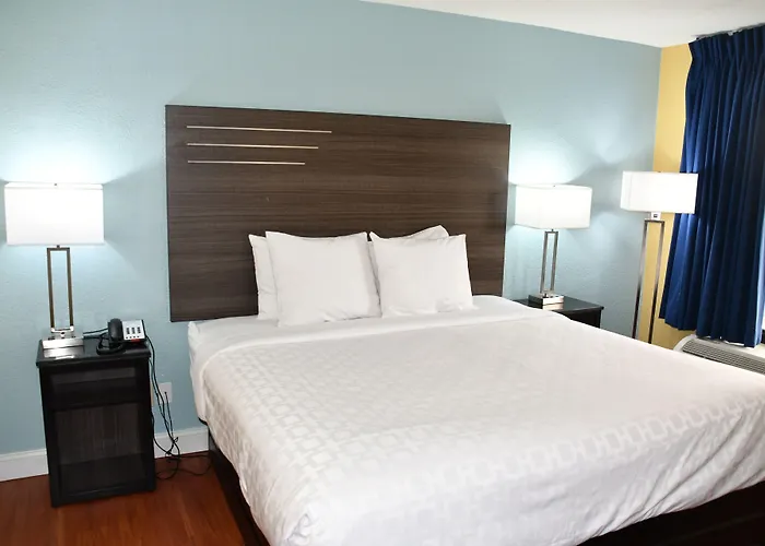 Baymont By Wyndham Macon I-75