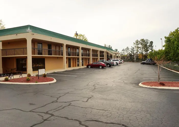 Howard Johnson By Wyndham Greensboro Near The Coliseum