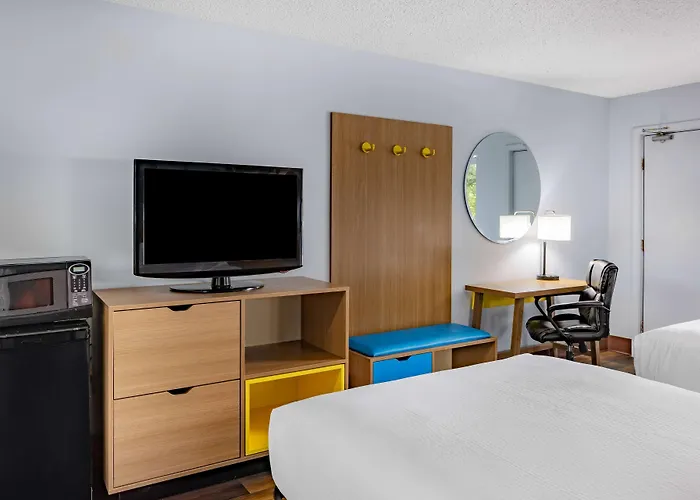Days Inn By Wyndham Pensacola I-10