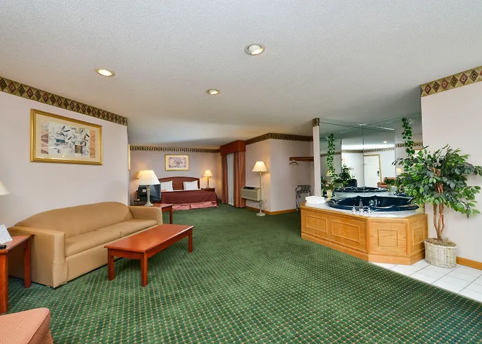Howard Johnson By Wyndham Lenox