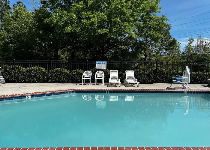 Super 8 By Wyndham Slidell