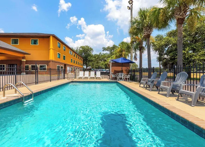 Days Inn By Wyndham Biloxi Beach