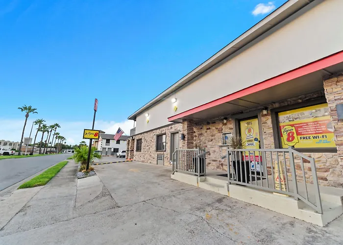 Super 8 By Wyndham Mcallen-La Plaza Mall-Downtown