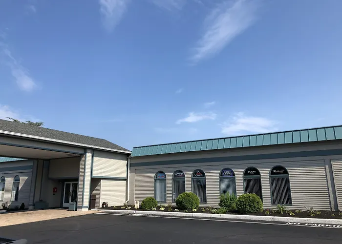 Whalers Inn And Suites