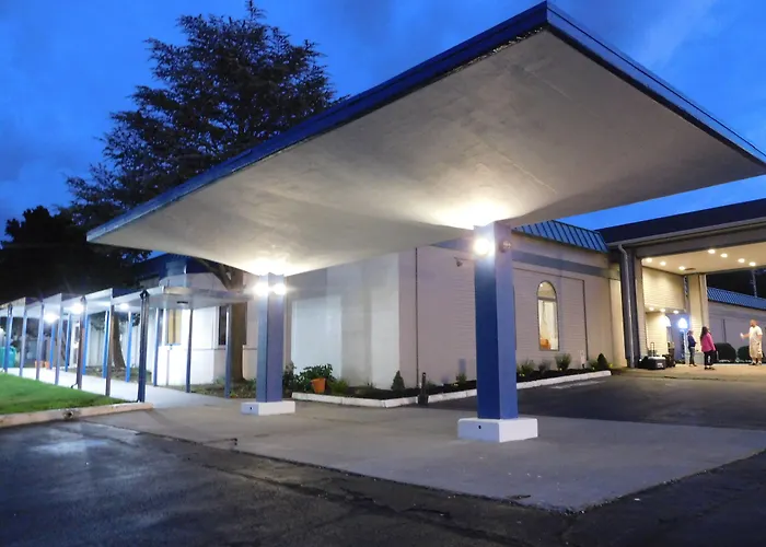 Whalers Inn And Suites