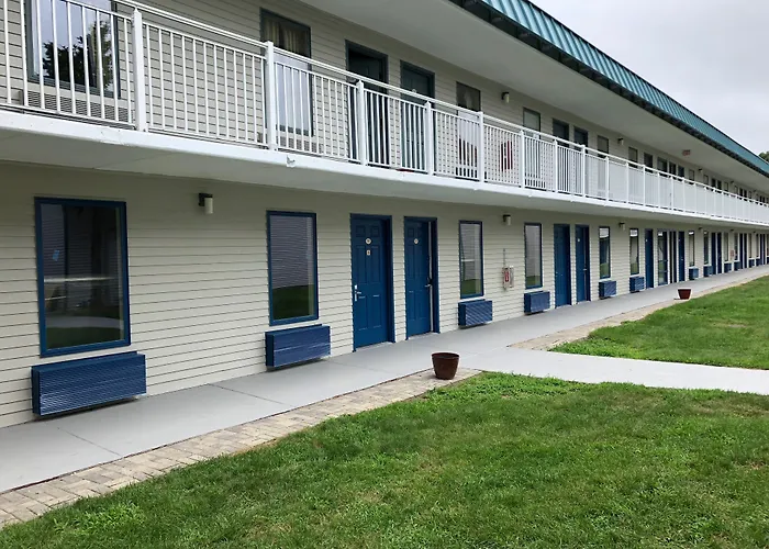 Whalers Inn And Suites