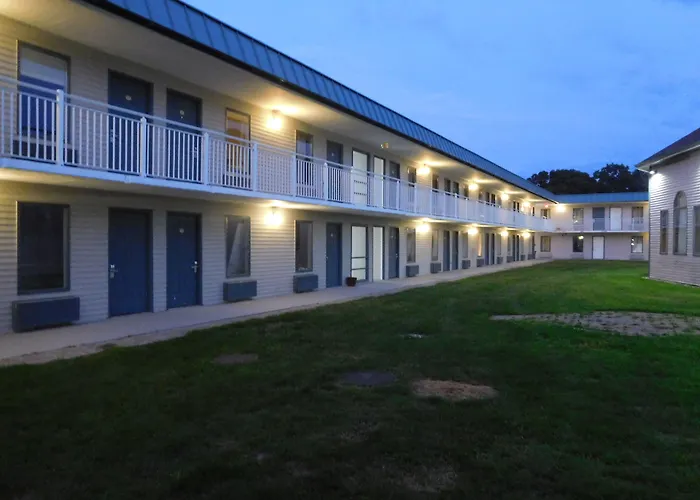 Whalers Inn And Suites
