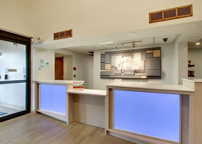 Holiday Inn Express & Suites Aurora - Naperville By Ihg