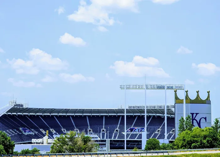 Drury Inn & Suites Kansas City Stadium- Kansas City