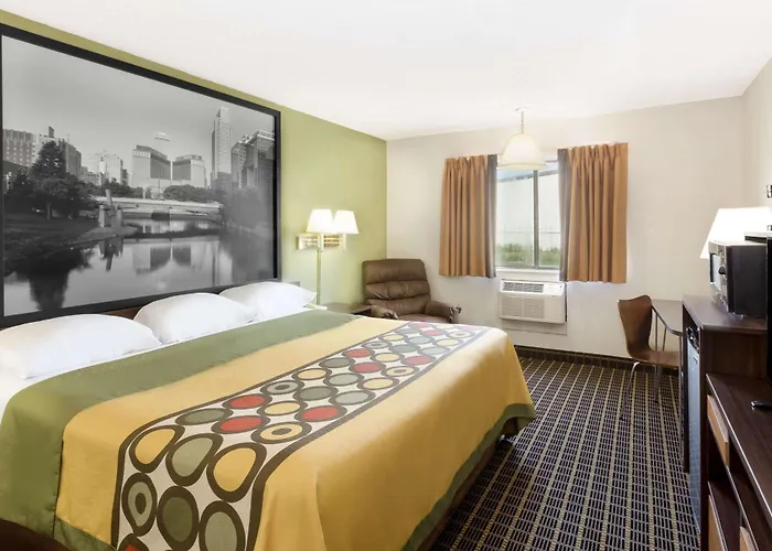 Super 8 By Wyndham Norfolk