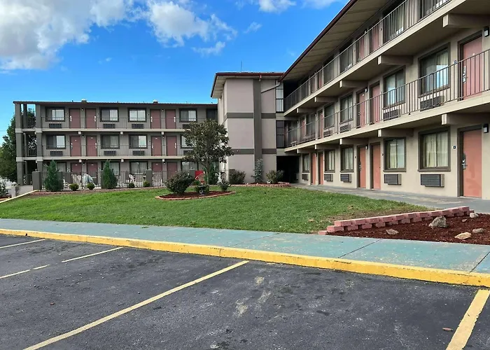 Days Inn & Suites By Wyndham Springfield On I-44