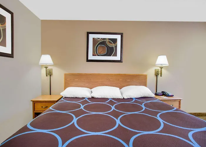 Super 8 By Wyndham Lewisburg