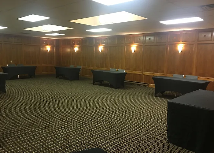 Quality Inn & Suites Windsor - Downtown