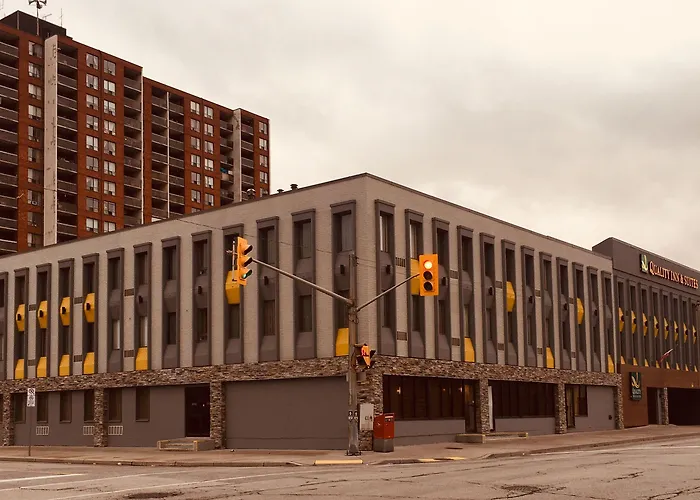 Quality Inn & Suites Windsor - Downtown